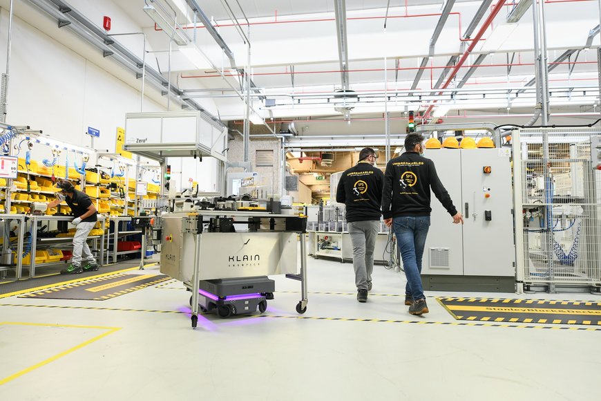 PIÙ CHE AMR, I MIR200 DIVENTANO ANCHE BANCO DI LAVORO MOBILE: L’INNOVAZIONE DI DEWALT INDUSTRIAL TOOLS